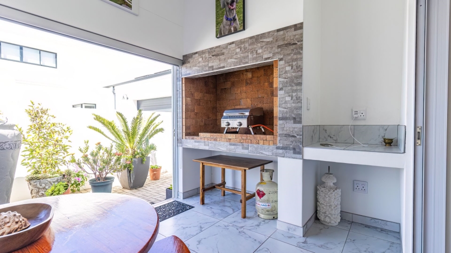 4 Bedroom Property for Sale in Sandy Point Beach Estate Western Cape